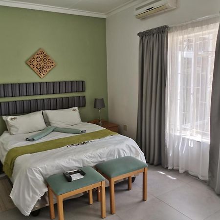 Guesthouse Terra Africa วินด์ฮุก ภายนอก รูปภาพ